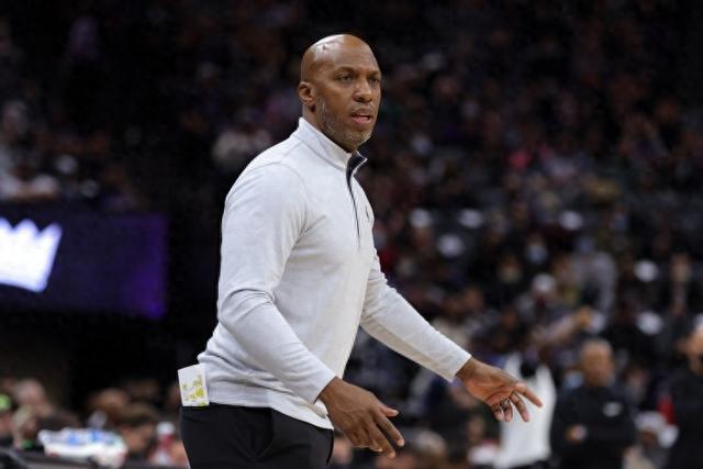 前NBA球员蒂米·艾伦加入西甲曼雷萨队，希腊联赛表现平平